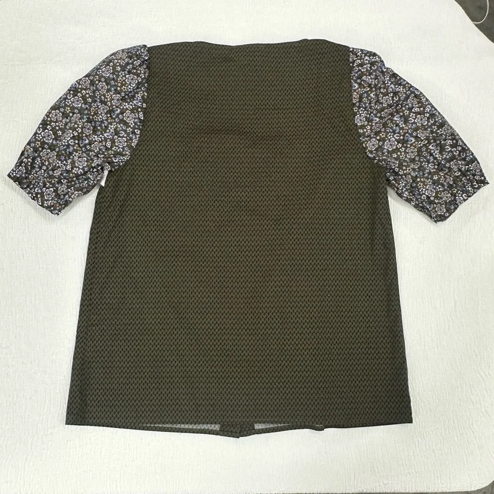 Halston Heritage Green Buttoned Front Blouse with floral puff sleeves NEW - Picture 6 of 9